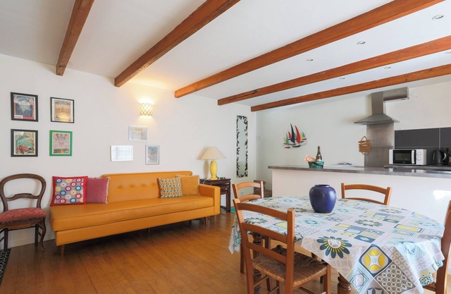 Apartment 'Appartement Pasteur Etage' with Wi-Fi