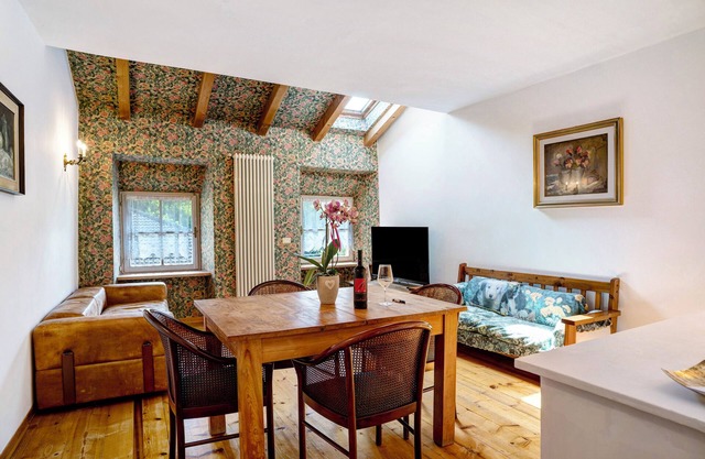 Apartment 'Appartmento Cantina Romanese 1' with Mountain View, Private Terrace and Wi-Fi