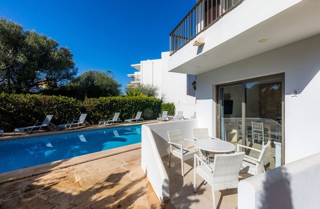 Apartment 'Aquamarina 3' with Shared Pool, Wi-Fi and Air Conditioning
