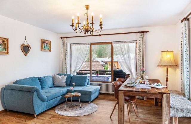 Apartment 'Aschaubichl - Wohnung Alpenrose' with Mountain View, Balcony and Wi-Fi