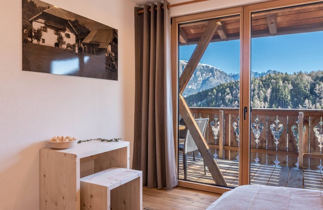 Apartment "Aschnerhof Holzhitt" with Mountain View, Private Balcony & Wi-Fi