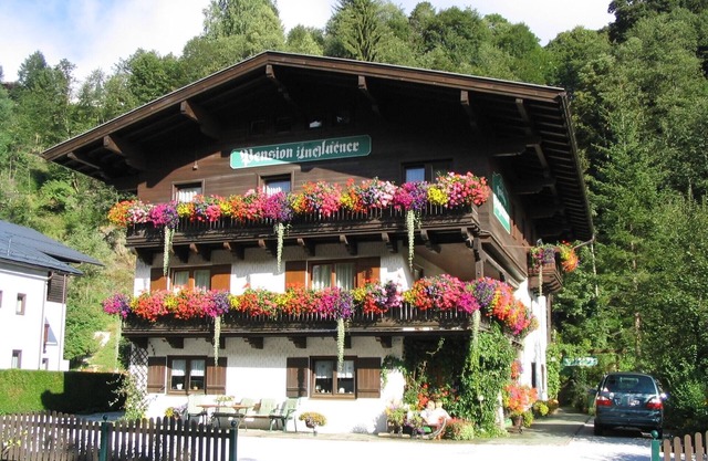 Apartment in Saalbach near Ski Slopes