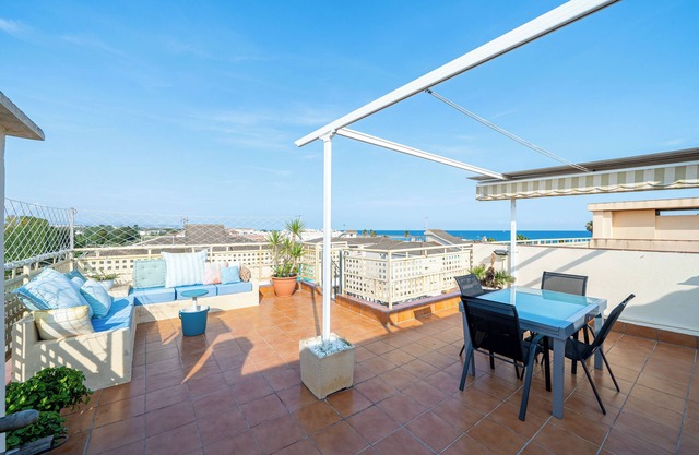 Apartment 'Atico Pepe Y Rosi' with Sea View, Wi-Fi and Air Conditioning
