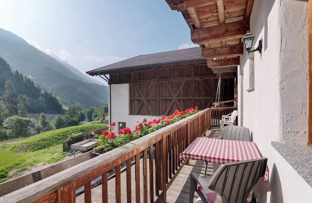 Apartment 'Ausser Brugghof Heidi' with Mountain View, Shared Garden and Wi-Fi