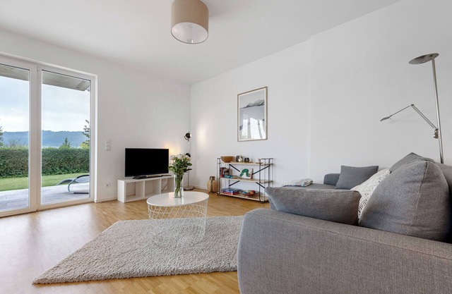 Apartment 'Auszeit am Wiehengebirge' with Mountain View, Private Terrace and Wi-Fi