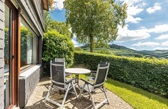 Apartment 'Bärenhöhle' with Mountain View, Private Terrace and Wi-Fi