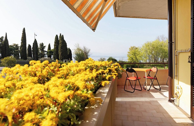 Apartment 'Brezza Del Lago' with Lake View, Wi-Fi and Air Conditioning