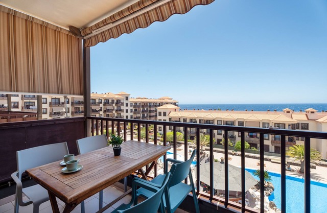 Apartment 'Balcón del mar - suite 353' with sunny south facing terrace and frontal sea view
