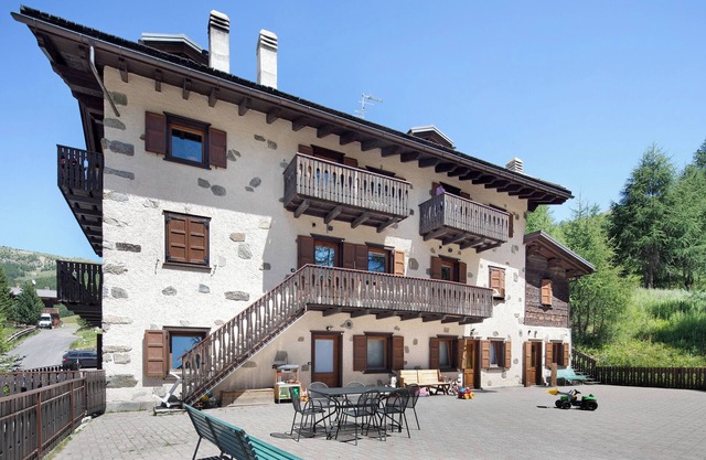 Apartment Baita Belvedere - Mottolino with Mountain View, Balcony and Wi-Fi