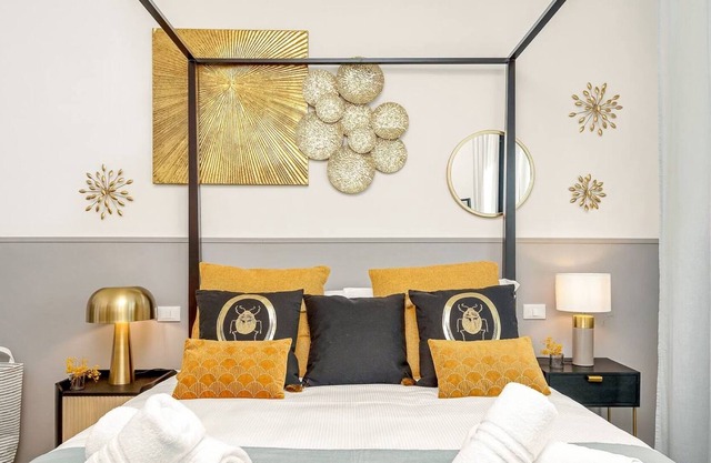 Apartment 'Bau - Luxury BnB - SleepWithMe' with Balcony, Wi-Fi and Air Conditioning