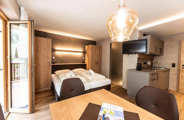 Apartment "Bergfrieden 2 A" with Mountain View, Pool, Wi-Fi, Terrace & Garden