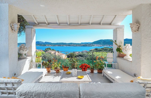 Apartment 'Bella Vista Marinella 1' with sea view, terrace, air conditioning and Wi-Fi