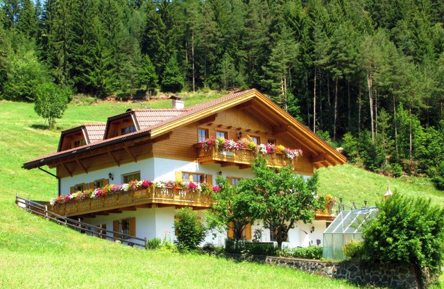 Apartment 'Bergblick - Lärche' with Mountain View, Garden & Wi-Fi