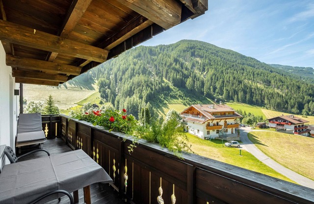 Apartment 'Bergkristall 1' with Mountain View, Shared Garden and Wi-Fi