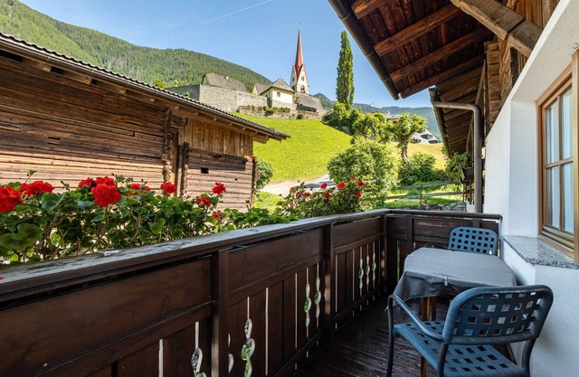 Apartment 'Bergkristall 2' with Mountain View, Shared Garden and Wi-Fi