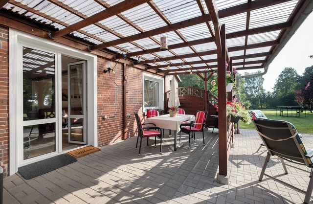 Apartment 'Bi Tiessens To Hus' with Private Terrace, Shared Garden and Wi-Fi