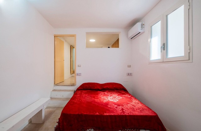Apartment 'Biancolino' with Wi-Fi and Air Conditioning
