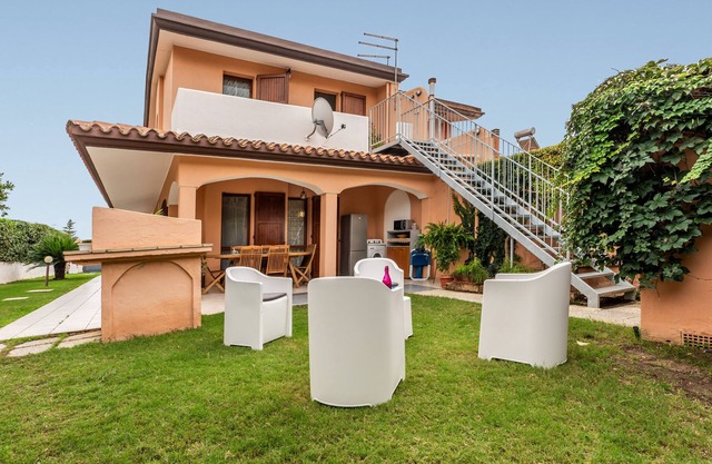 Apartment 'Bijou Holiday Home' with Shared Terrace, Wi-Fi and Air Conditioning