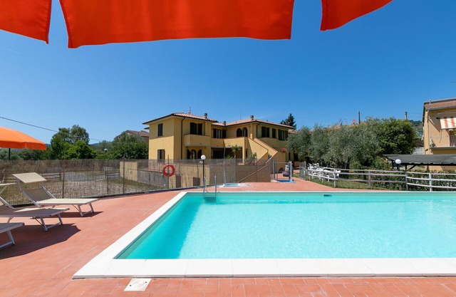 Apartment "Bilocale Moraiolo" with Balcony, Shared Pool & Wi-Fi