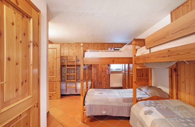 Apartment 'Bilocale Primo Piano Leissè' with Shared Terrace, Shared Garden and Wi-Fi