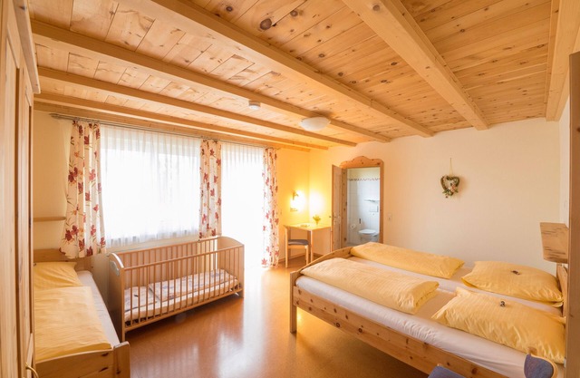Apartment 'Birch' with Shared Garden, Wi-Fi and Air Conditioning