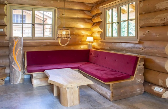 Apartment 'Blockhaus Almhütte Hofblick' with Private Terrace, Private Garden and Wi-Fi