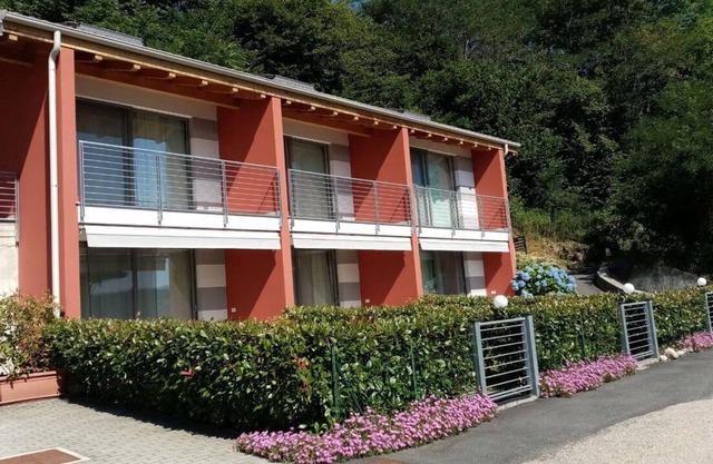 Apartment "Blue" in the house with lake view, parking and private beach