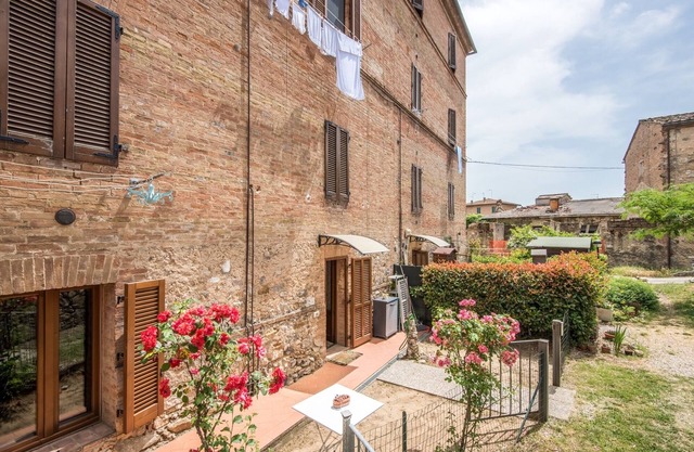 Apartment 'Borgo Rosia 85' with Garden a few Steps from Siena