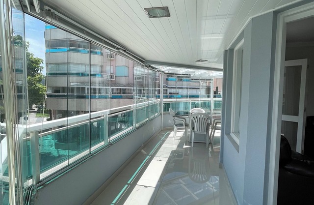 Apartment in Jurerê Internacional accommodates up to 9 people.