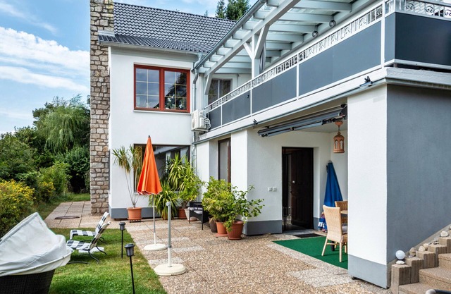 Apartment 'Brenda' with Private Terrace, Private Garden and Wi-Fi