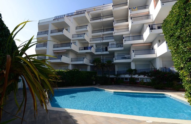 Apartment by the Sea with Pool in Spain