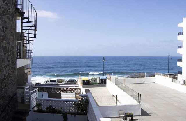 Apartment by the sea with garden in Bajamar