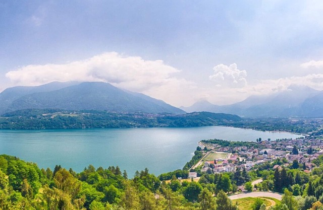 Apartment Calceranica Al Lago with Mountain View & Balconies