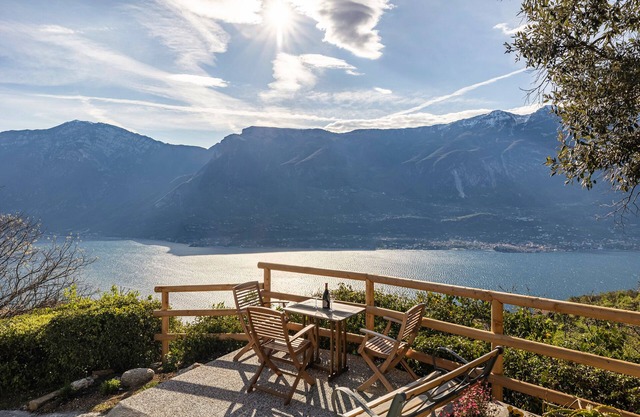 Apartment 'Casa Bepi' with Lake View, Private Terrace and Wi-Fi