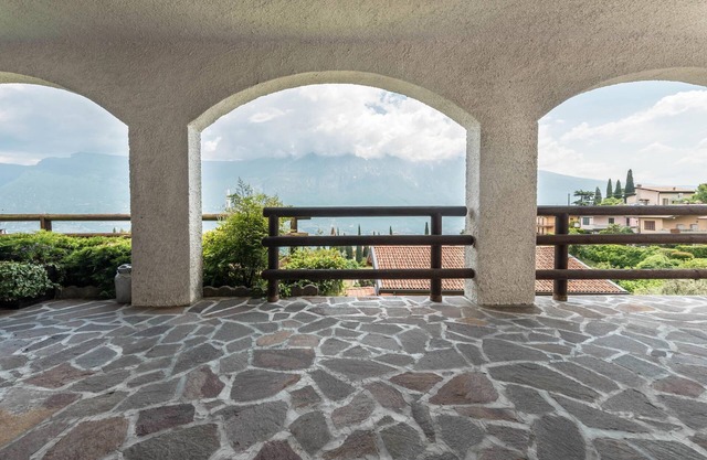 Apartment "Casa Lucia" with Lake View, Mountain View, Wi-Fi, Terrace & Garden; Parking Available