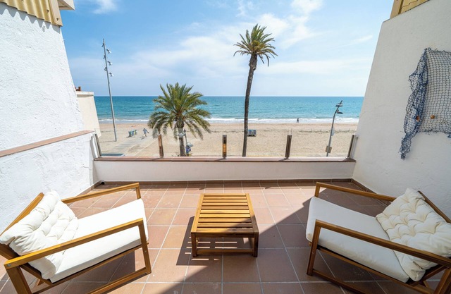 Apartment 'Calafellmar Loft' with Sea View, Wi-Fi and Air Conditioning