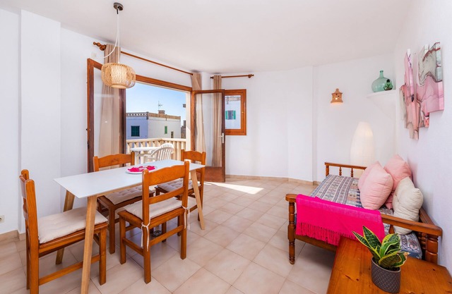 Apartment 'Can Salas 1 Dormitorio 201' with Sea View, Wi-Fi and Air Conditioning