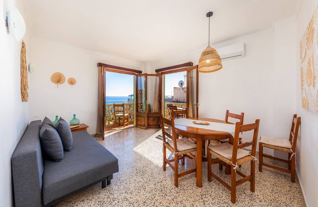 Apartment 'Can Salas 2 Dormitorios C' with Sea View, Wi-Fi and Air Conditioning