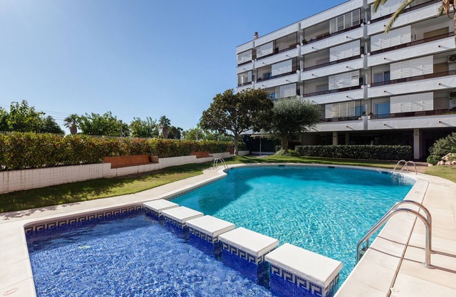 Apartment "Canet Platja" with Shared Pool & Wi-Fi