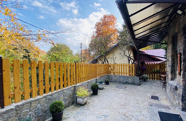 Apartment Carol private yard with barbeque and parking
