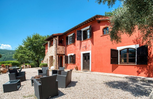 Apartment 'Casale Rosso' with Private Pool, Private Terrace and Wi-Fi