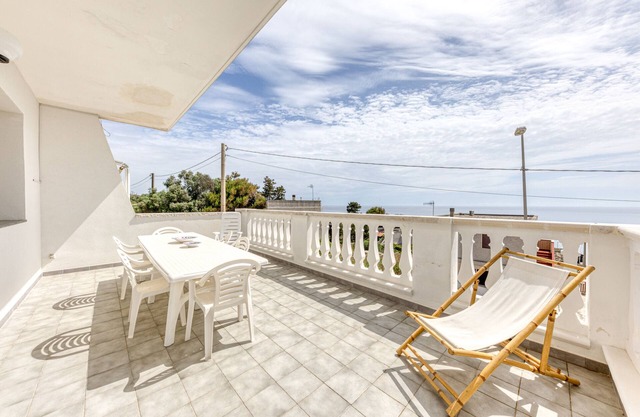 Apartment 'Casa Vacanze Le Carrube' with Sea View, Private Terrace and Air Conditioning