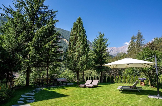 Apartment 'Casa Ai Laresi 1' with Mountain View, Private Garden and Wi-Fi