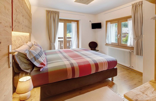 Apartment "Casa Al Rin Ski Bike and Wellness" with Balcony & Wi-Fi