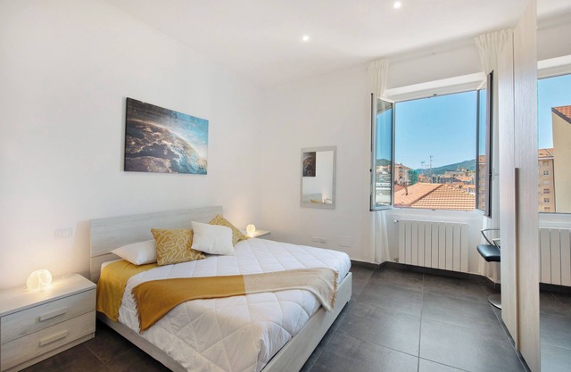Apartment 'Casa Alba La Casa Delle Coccole' with Sea View, Wi-Fi and Air Conditioning