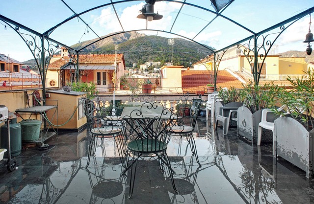 Apartment "Casa Alighieri 2" with Sea View, Private Terrace & Wi-Fi