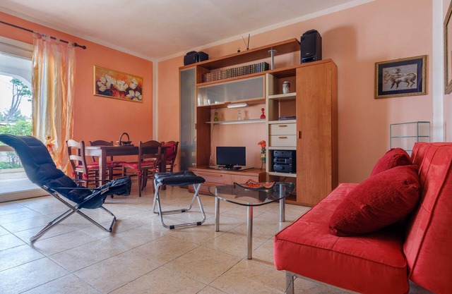 Apartment 'Casa Azzurra 107m Dal Mare' with Private Garden and Air Conditioning