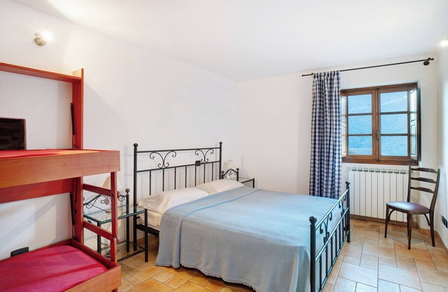 Apartment 'Casa Azzurra - Sciu´pepin' with Private Garden, Balcony and Wi-Fi