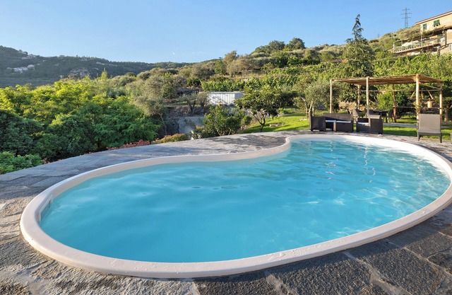 Apartment 'Casa chicken - mare, monti e bikers' with Mountain View, Shared Pool, Garden & Wi-Fi