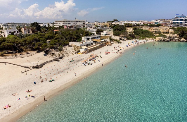 Apartment 'Casa Dei Pini' with Private Terrace, Wi-Fi and Air Conditioning